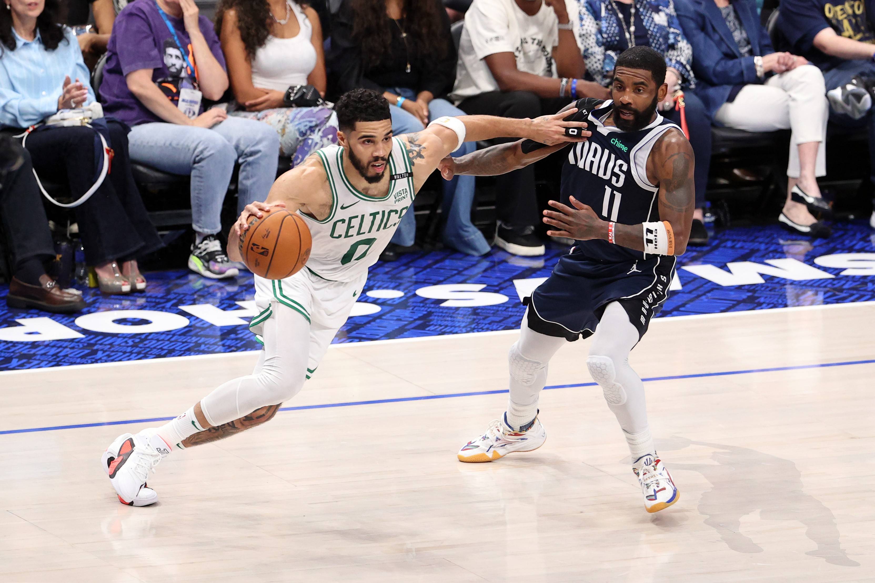 乐鱼体育官网网页版-东部联盟半决赛篮网取得两连胜，战胜雄鹿