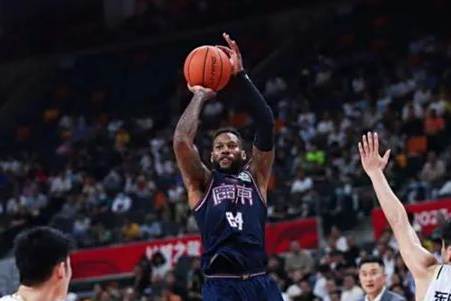 东部强队轻松横扫对手，稳固领先优势