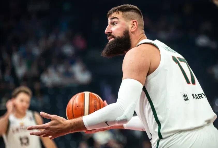 瓦兰丘纳斯绝杀，篮网惜败