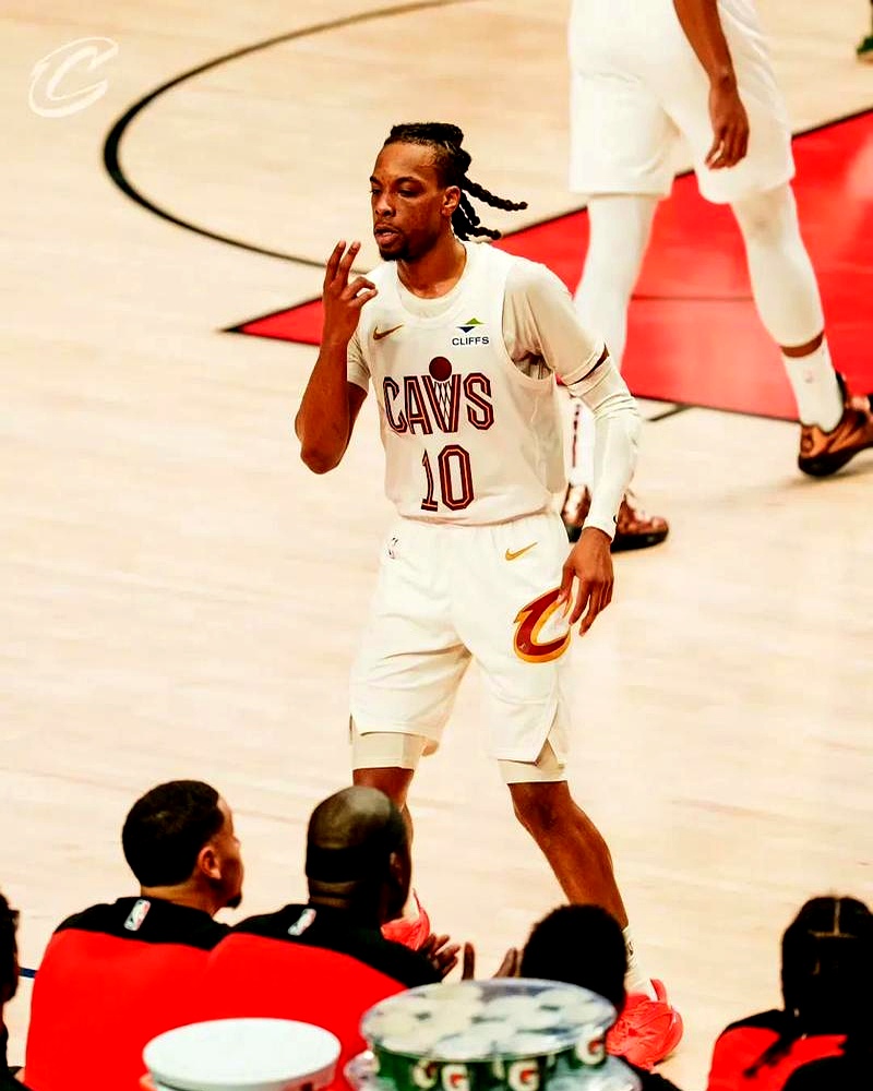 乐鱼官网-骑士队客场轻取篮网，瓜帅临危稳定